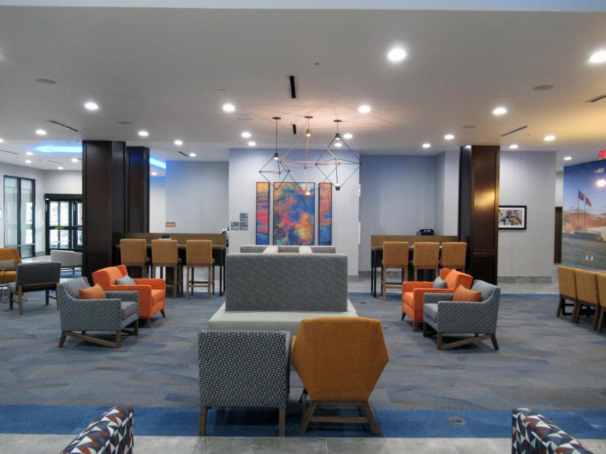 La Quinta Inn & Suites By Wyndham Dallas - Frisco Stadium Экстерьер фото