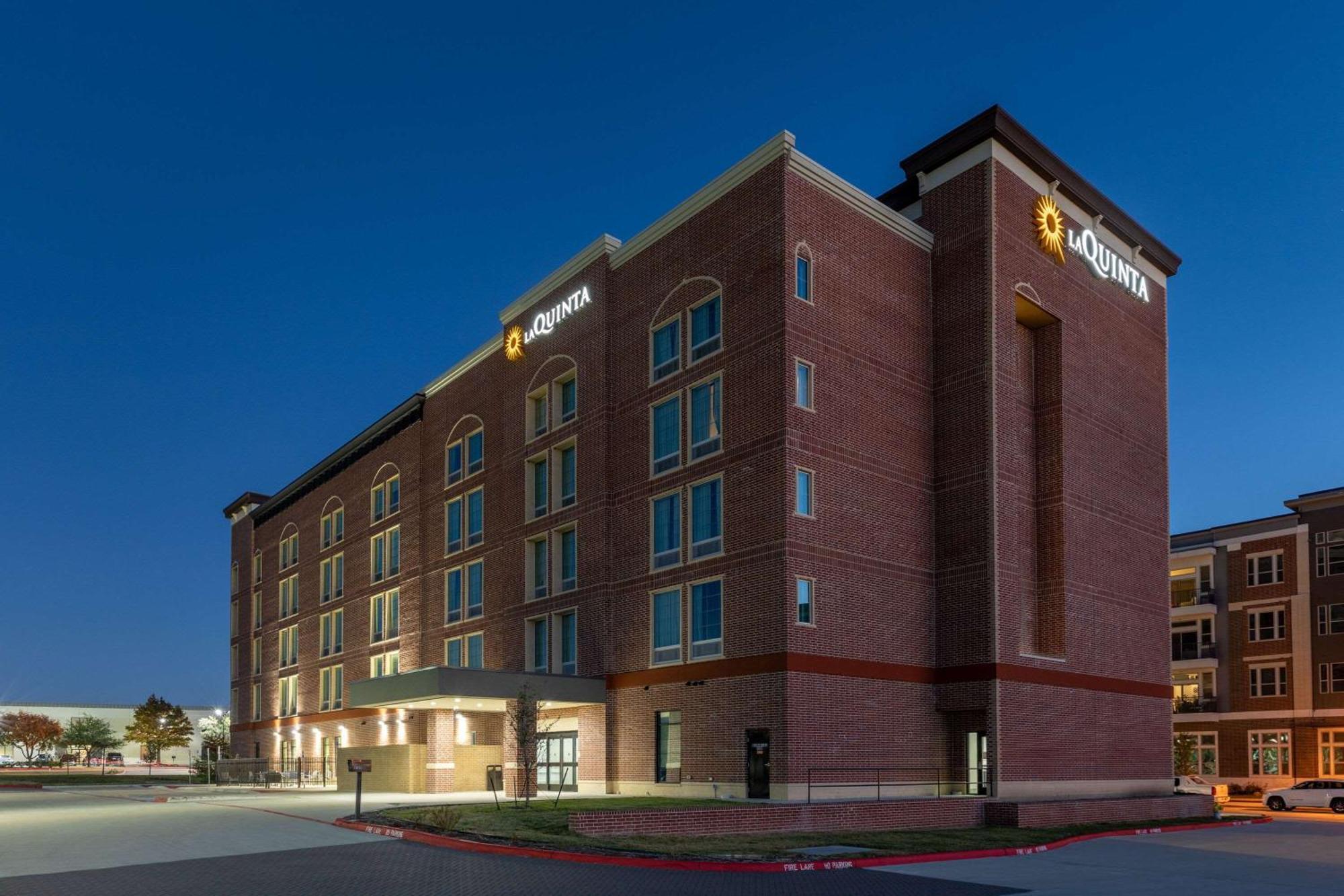 La Quinta Inn & Suites By Wyndham Dallas - Frisco Stadium Экстерьер фото
